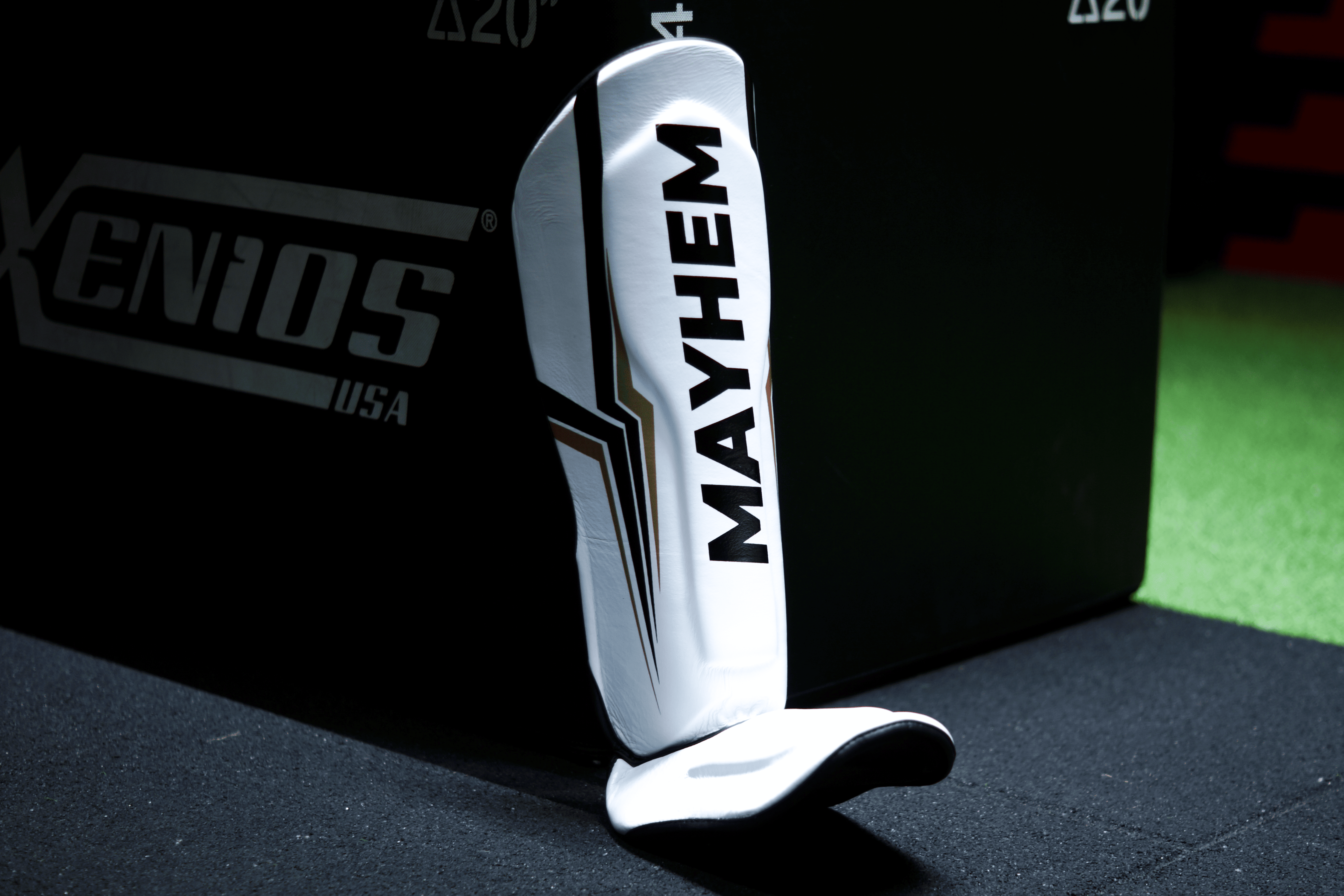 Protèges Tibias : Mayhem Lightning ⚡