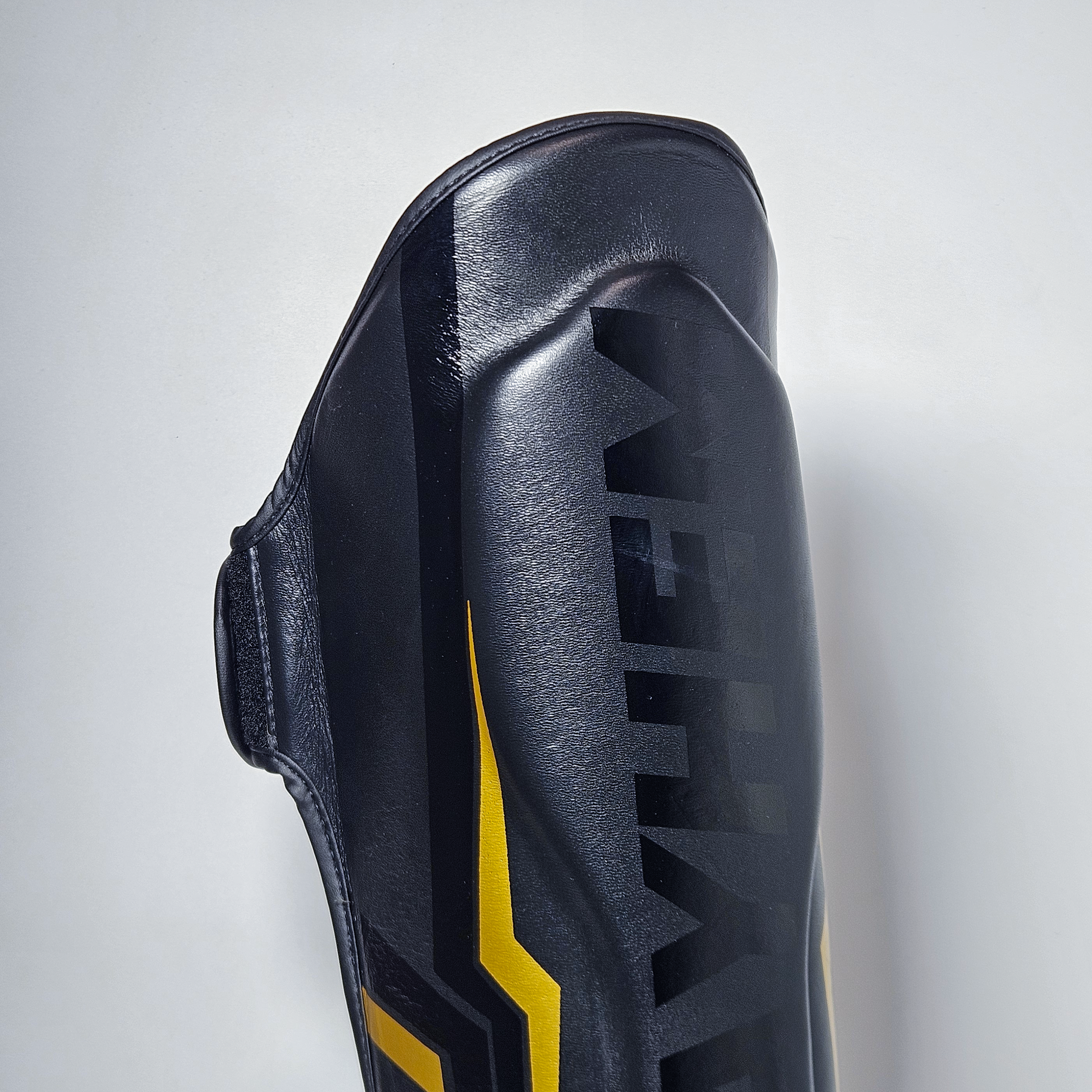 Protèges Tibias : Mayhem Lightning ⚡
